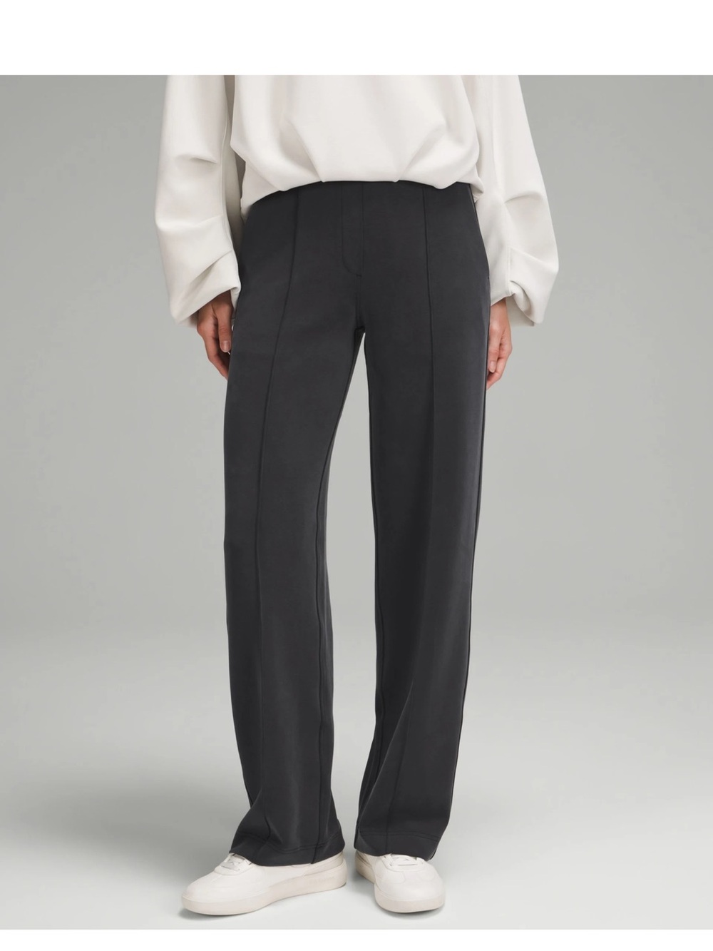 NWT Lululemon Softstreme Pintuck Mid-Rise Pant
Regular